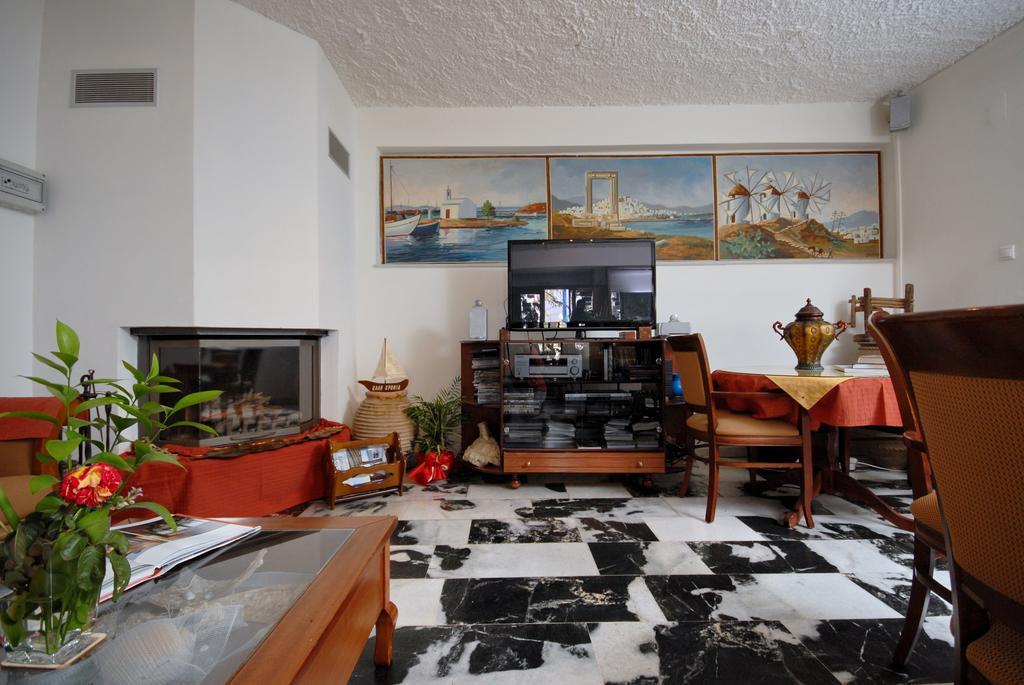 Naxos City Barbouni Hotel & Studios מראה חיצוני תמונה